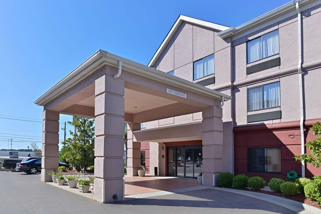 Quality Inn & Suites Augusta I-20 Exterior photo